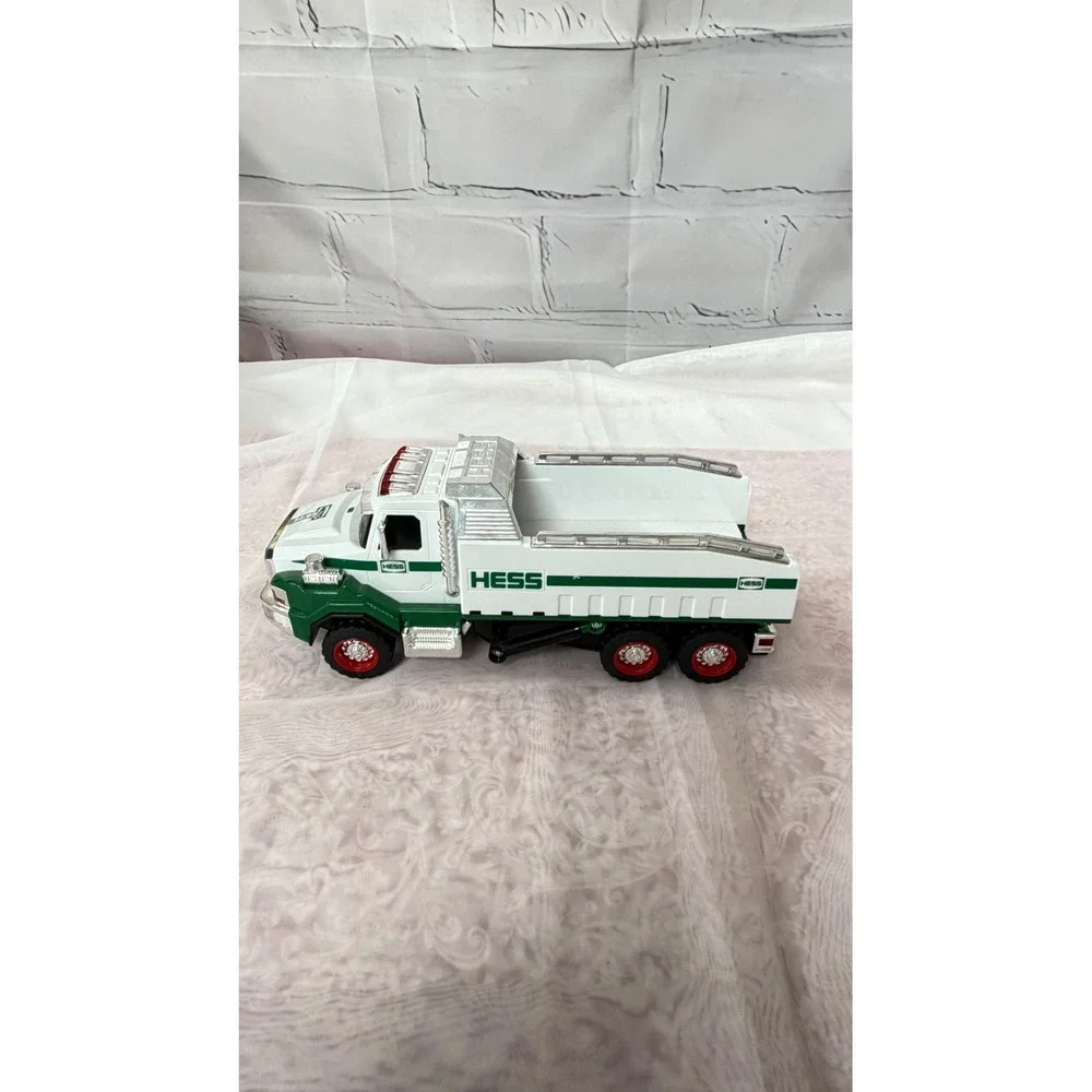 2011 Hess Flatbed Truck Green White Toy Collectible with Working Lights